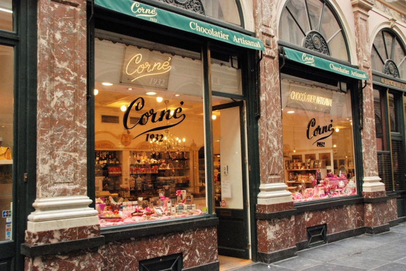 vitrine-ST LAURENT DU VAR-min_chocolate_chocolaterie_shop_luxury_chic_gallery_brussels_belgium-558146