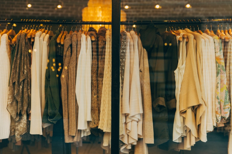 vitrine-ST LAURENT DU VAR-min_clothe_fashion_store_shop_window_store_front-21277